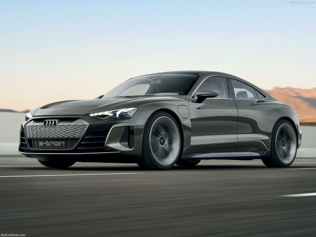 Audi e-tron GT фото