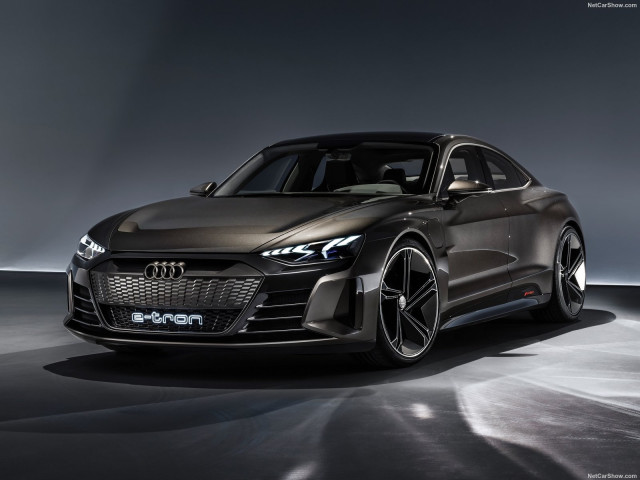 Audi e-tron GT фото