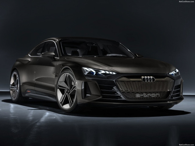 Audi e-tron GT фото