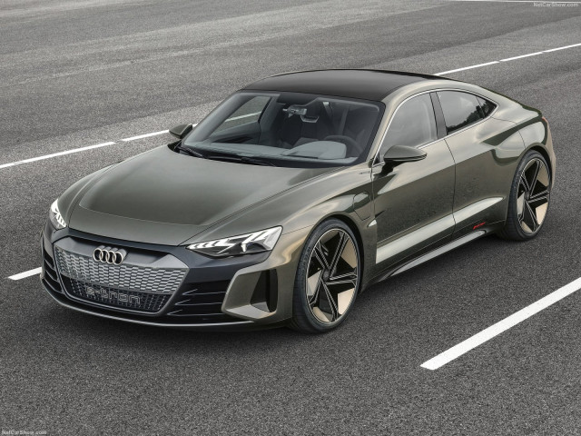 Audi e-tron GT фото