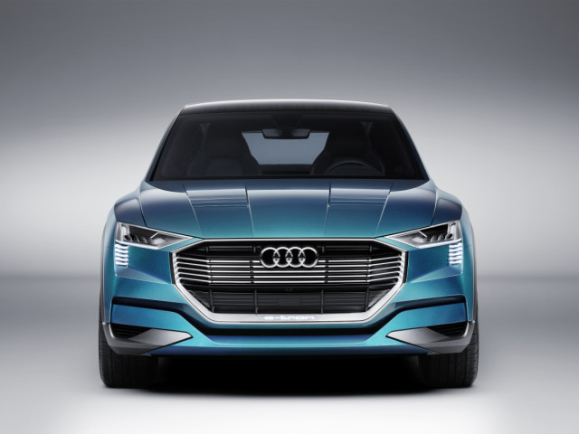 Audi e-tron фото