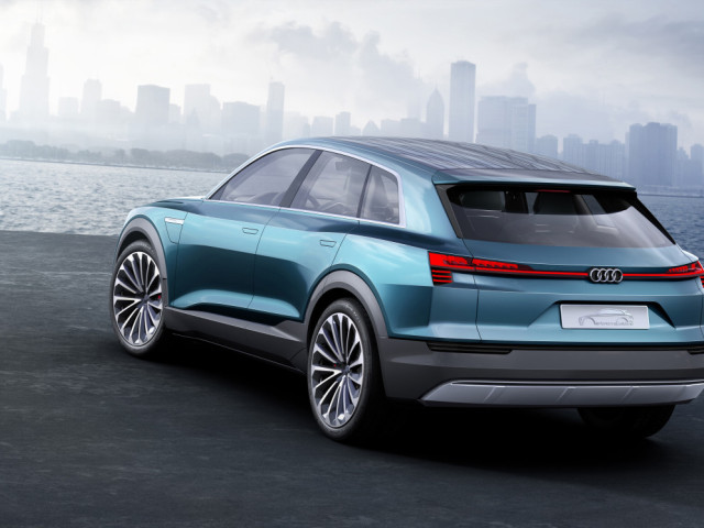 Audi e-tron фото