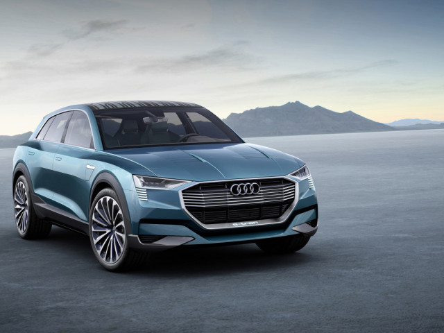 Audi e-tron фото