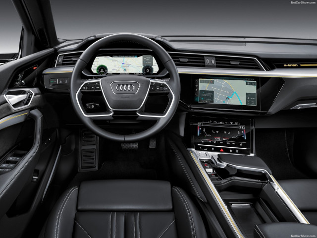 Audi e-tron фото