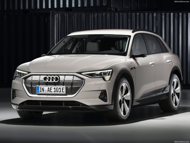 Audi e-tron фото