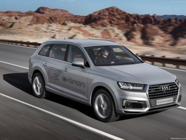 Audi Q7 e-tron фото