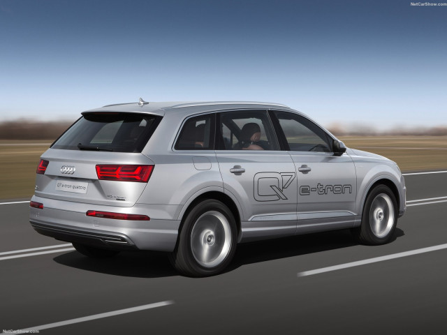 Audi Q7 e-tron фото