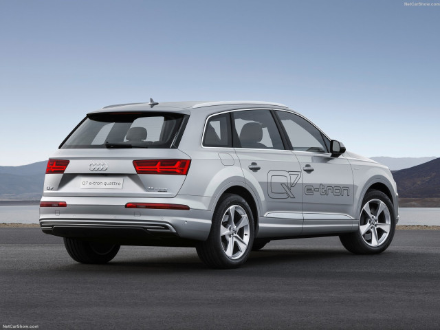 Audi Q7 e-tron фото