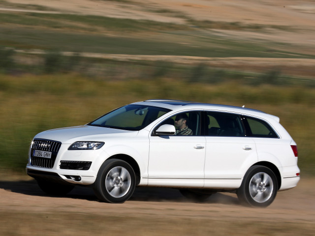 Audi Q7 фото