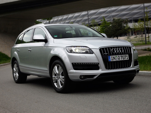 Audi Q7 фото