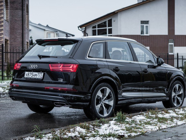 Audi Q7 фото