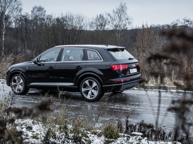 Audi Q7 фото