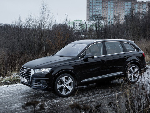 Audi Q7 фото