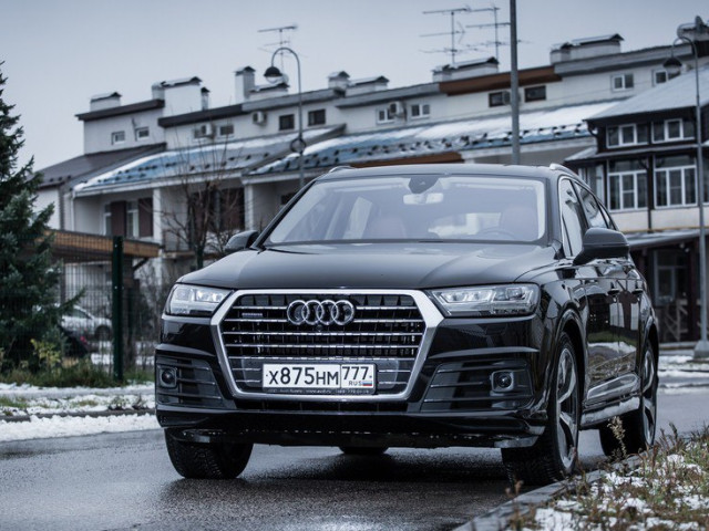 Audi Q7 фото