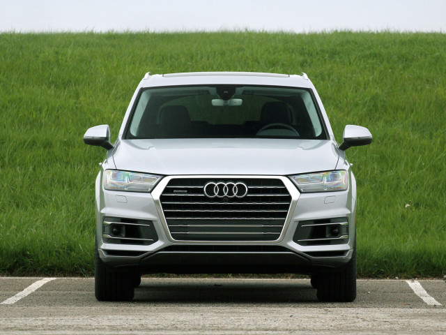 Audi Q7 фото