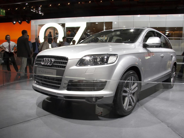 Audi Q7 фото