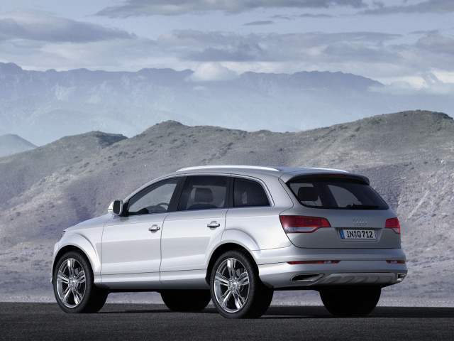 Audi Q7 фото