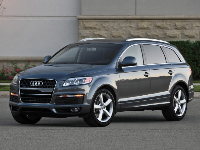 Audi Q7 фото