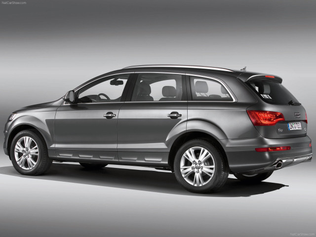 Audi Q7 фото