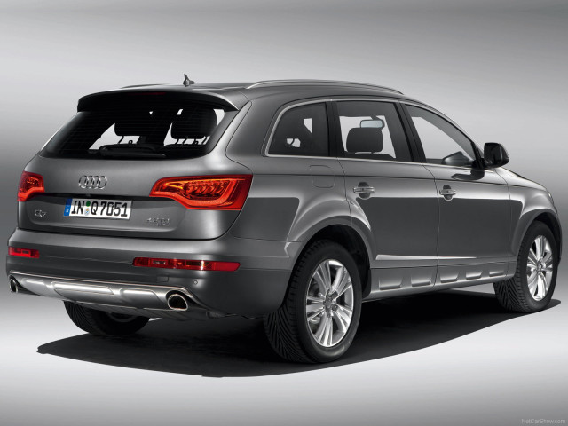 Audi Q7 фото