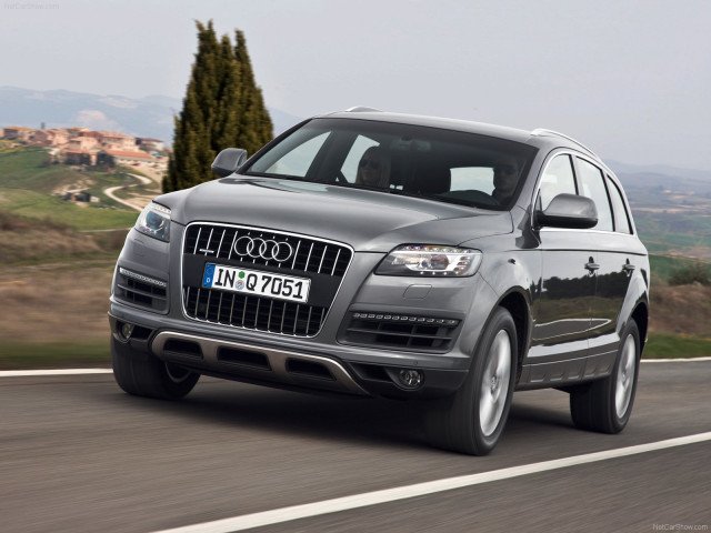 Audi Q7 фото