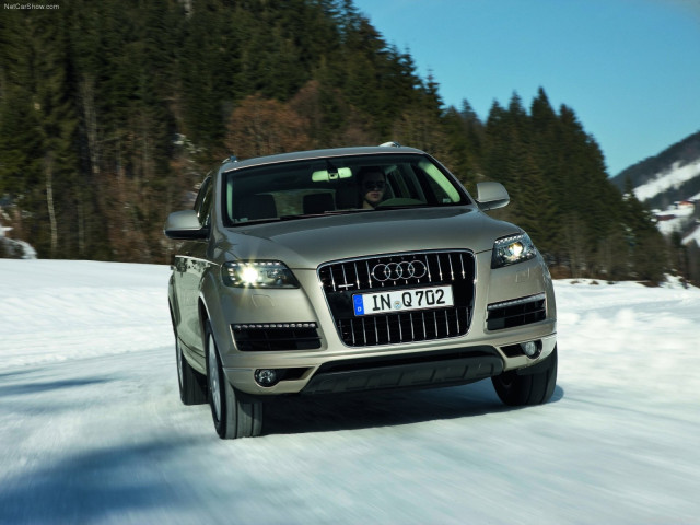 Audi Q7 фото