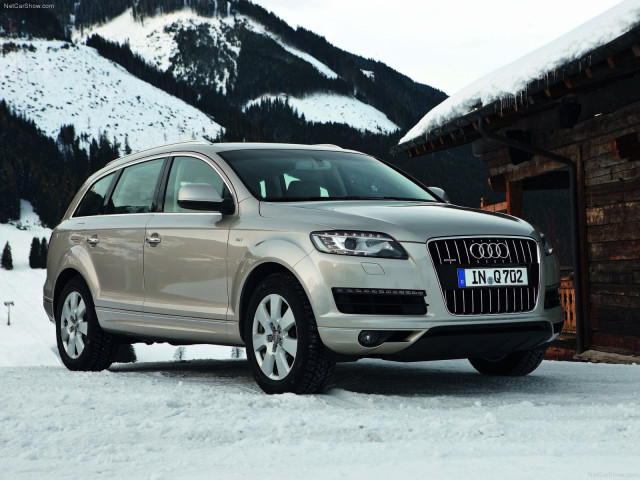 Audi Q7 фото