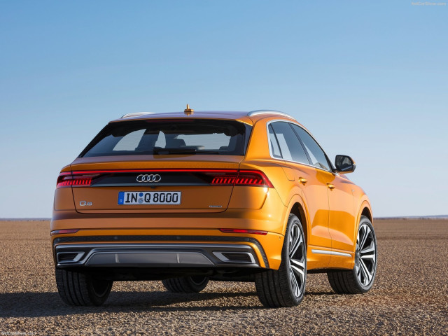 Audi Q8 фото