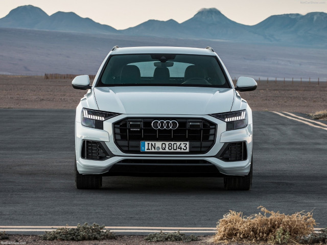 Audi Q8 фото