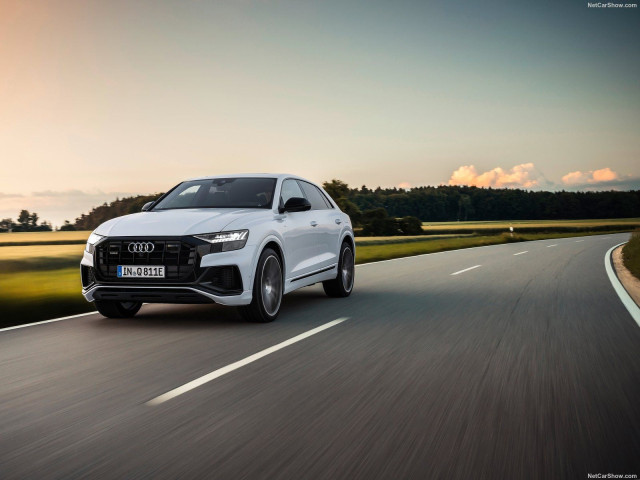 Audi Q8 фото