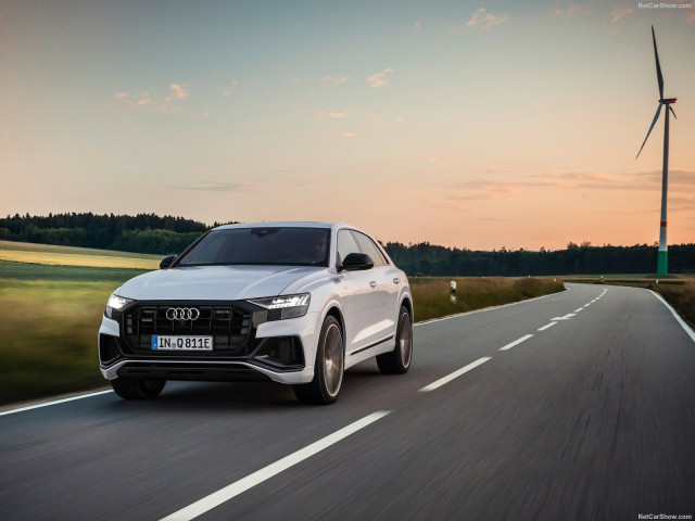 Audi Q8 фото