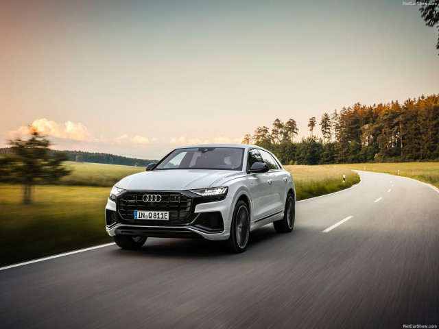 Audi Q8 фото