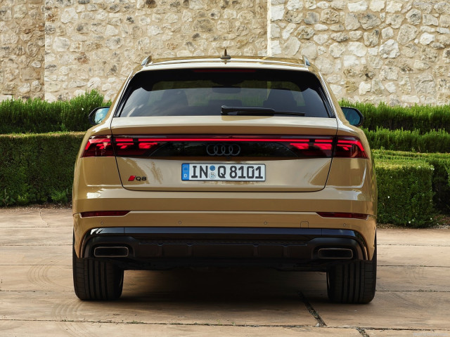 Audi Q8 фото