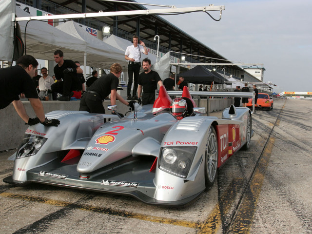 Audi R10 фото