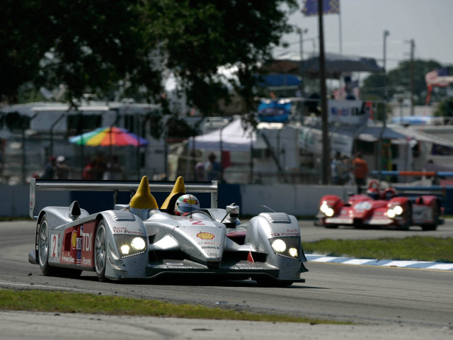 Audi R10 фото