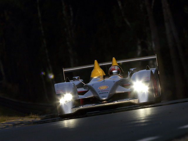 Audi R10 фото