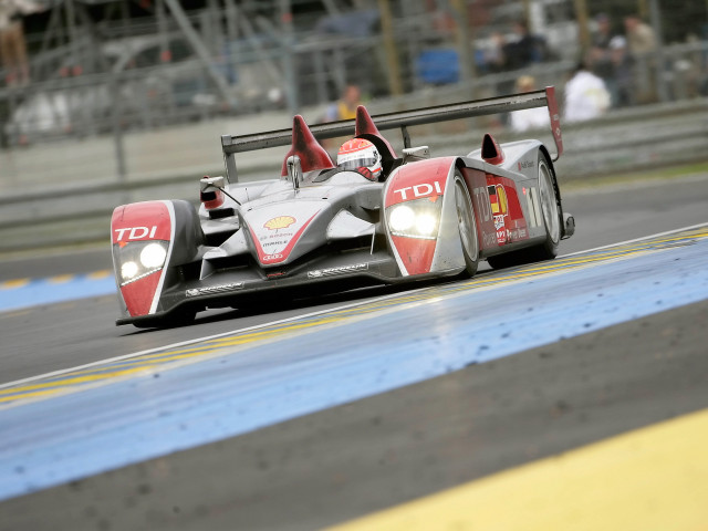 Audi R10 фото