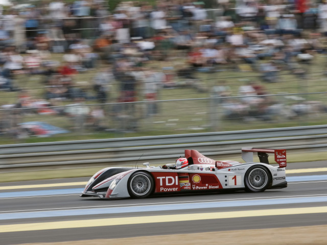 Audi R10 фото