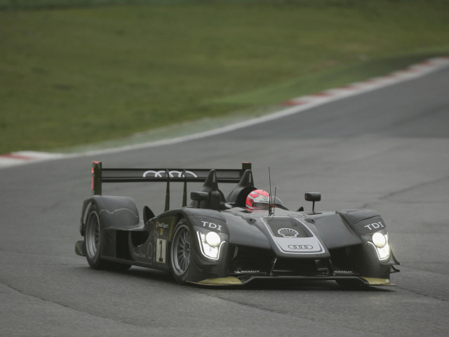 Audi R15 фото