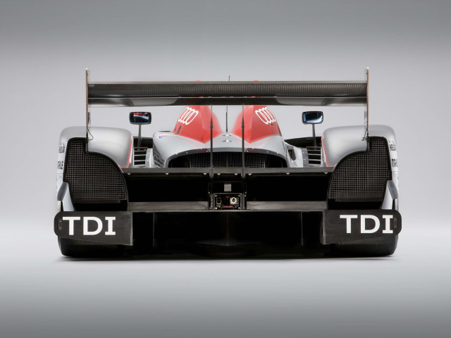 Audi R15 фото