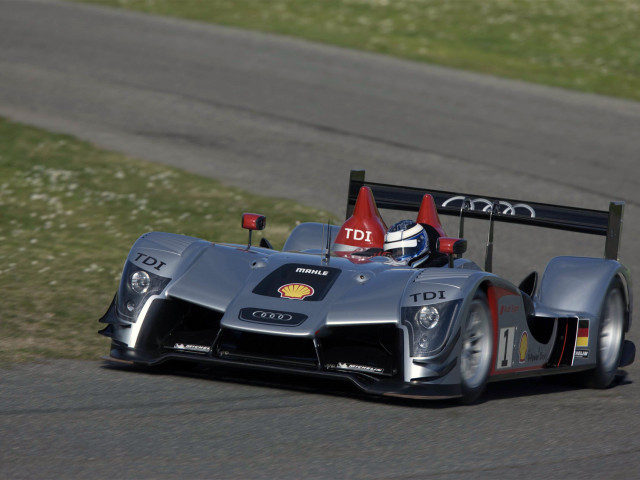 Audi R15 фото