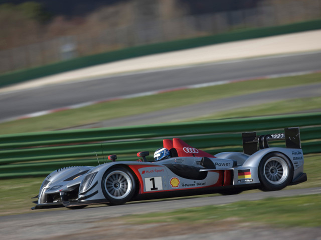 Audi R15 фото