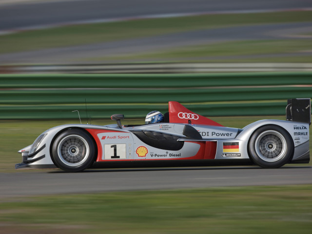 Audi R15 фото