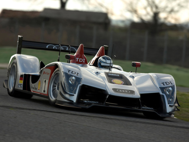 Audi R15 фото