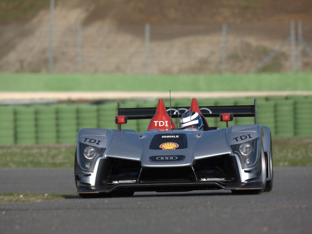 Audi R15 фото