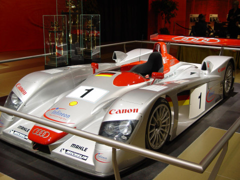 Audi R8 (LMP1) фото