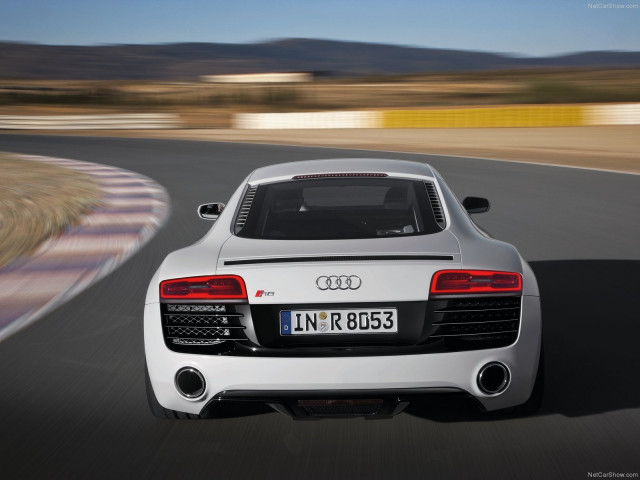 Audi R8 V10 фото