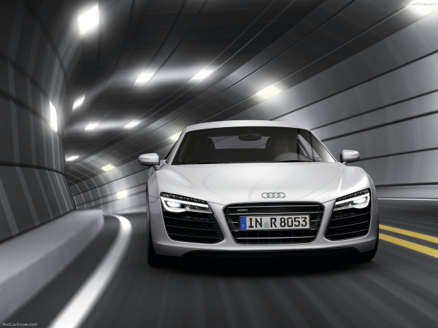 Audi R8 V10 фото