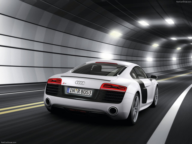 Audi R8 V10 фото