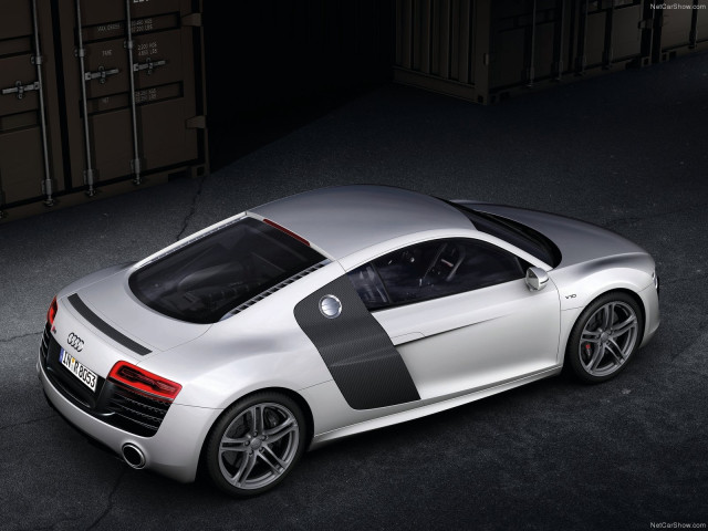 Audi R8 V10 фото